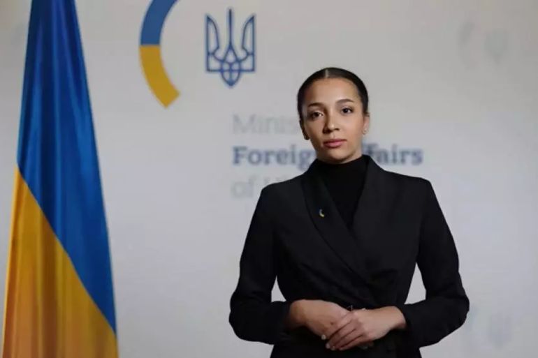 فيكتوريا شي" ناطقة رسمية للشؤون القنصلية في أوكرانيا مولّدة من الذكاء الاصطناعي